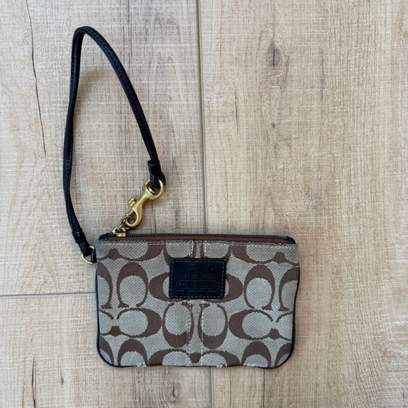 Coach Handbags - Coach Signature Black Wallet Wristlet Pouch Clutch 6x4 Zip Small Card Holder